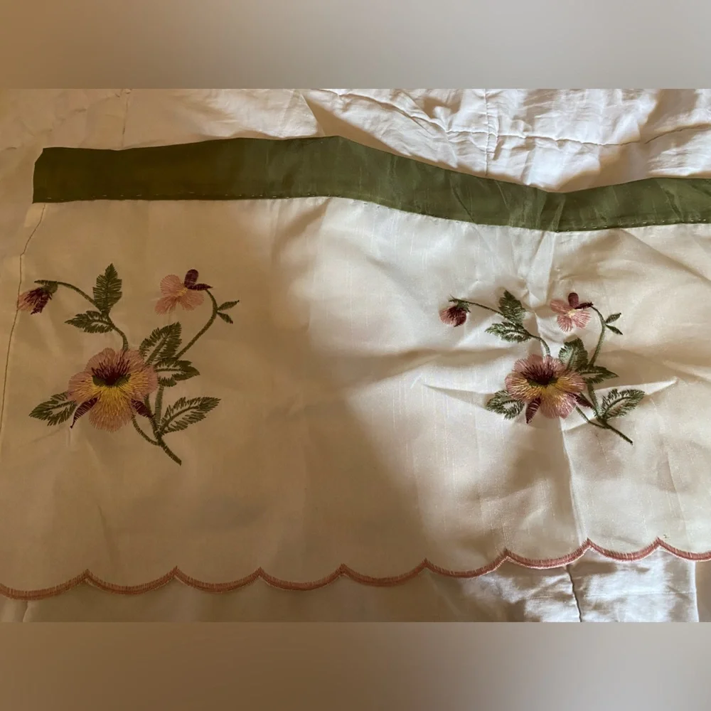 valances Elegant Floral Embroidered 5 pieces Set - Cream and Green